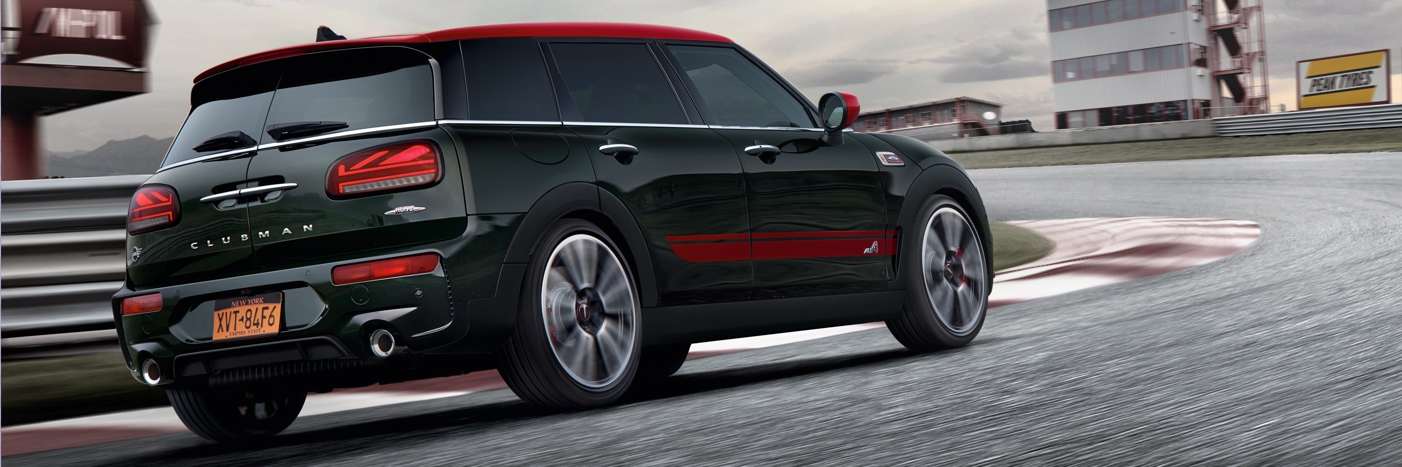 MINI John Cooper Works Clubman – green and red – side view MINI John Cooper Works Clubman – green and red – side view